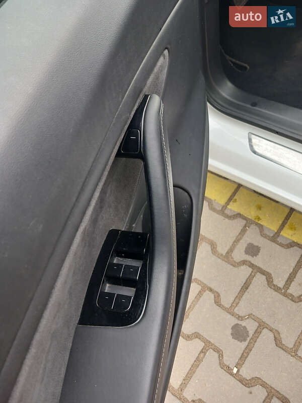 Седан Tesla Model 3 2019 в Коломиї