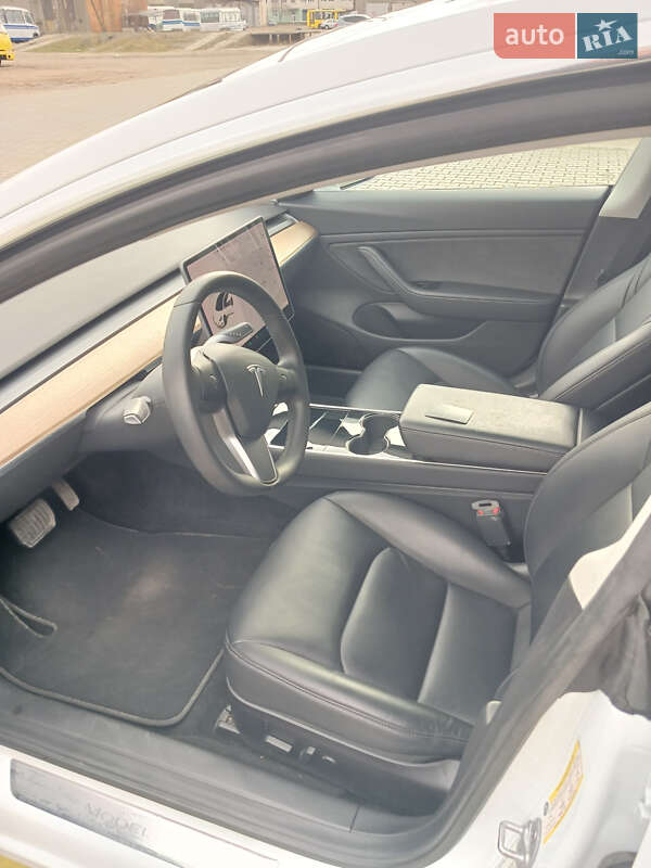 Седан Tesla Model 3 2019 в Коломиї