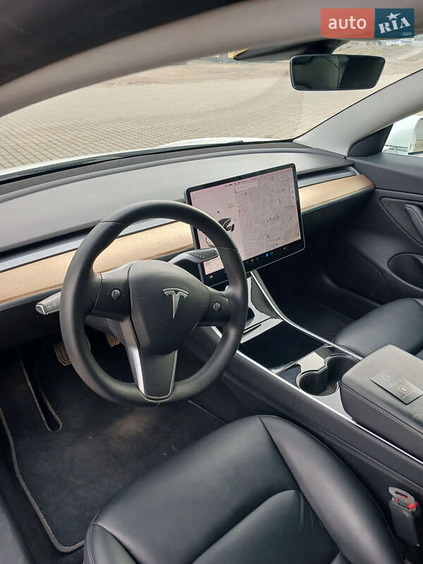 Седан Tesla Model 3 2019 в Коломиї
