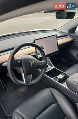 Седан Tesla Model 3 2019 в 