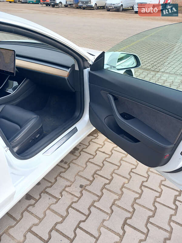 Седан Tesla Model 3 2019 в Коломиї