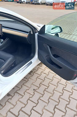 Седан Tesla Model 3 2019 в 