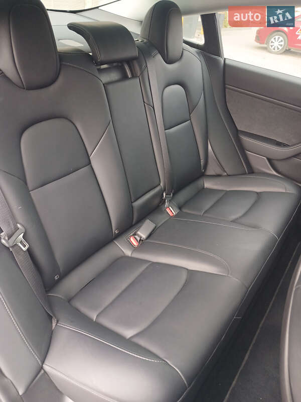 Седан Tesla Model 3 2019 в Коломиї