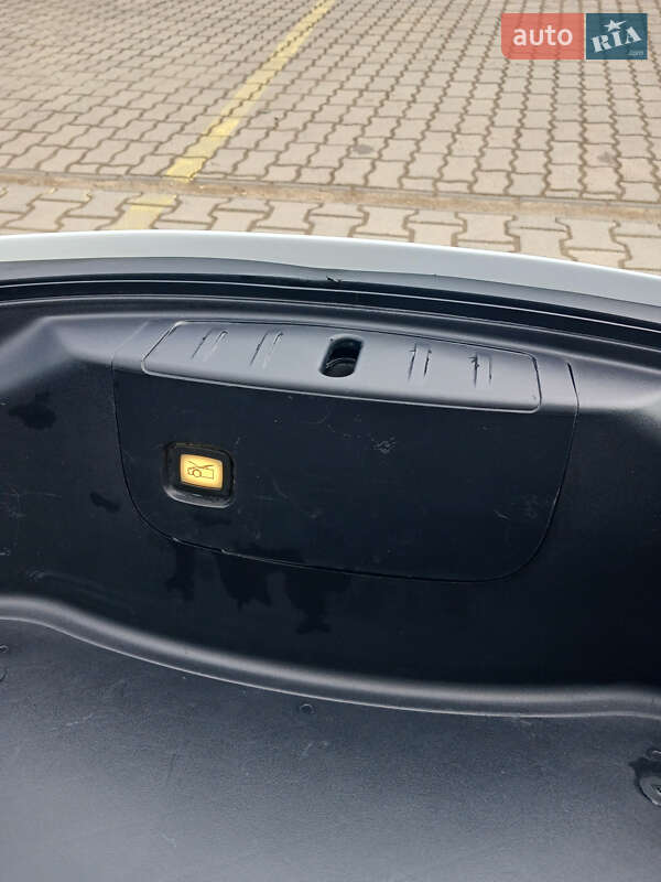 Седан Tesla Model 3 2019 в Коломиї