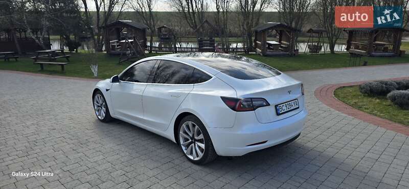 Седан Tesla Model 3 2020 в Львове