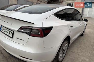 Седан Tesla Model 3 2021 в 