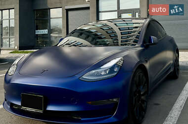 Седан Tesla Model 3 2022 в 