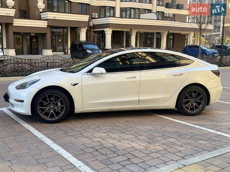 Седан Tesla Model 3 2020 в Києві