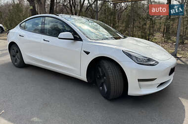 Седан Tesla Model 3 2022 в 