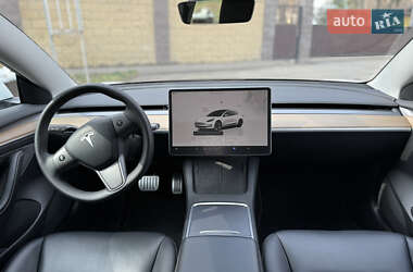 Седан Tesla Model 3 2022 в 