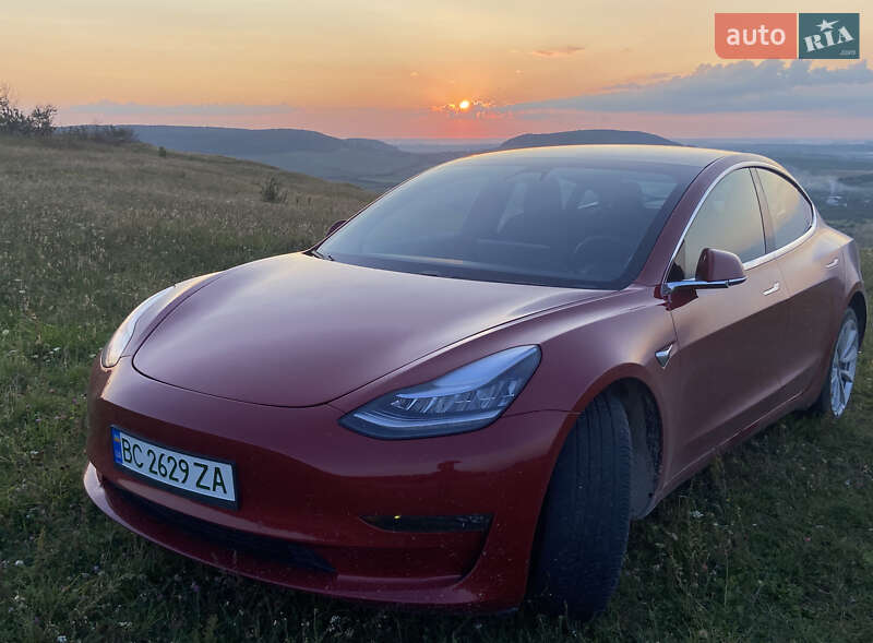 Седан Tesla Model 3 2019 в Львове