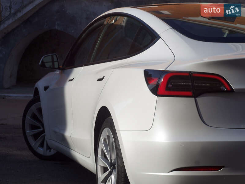 Седан Tesla Model 3 2021 в Тернополе