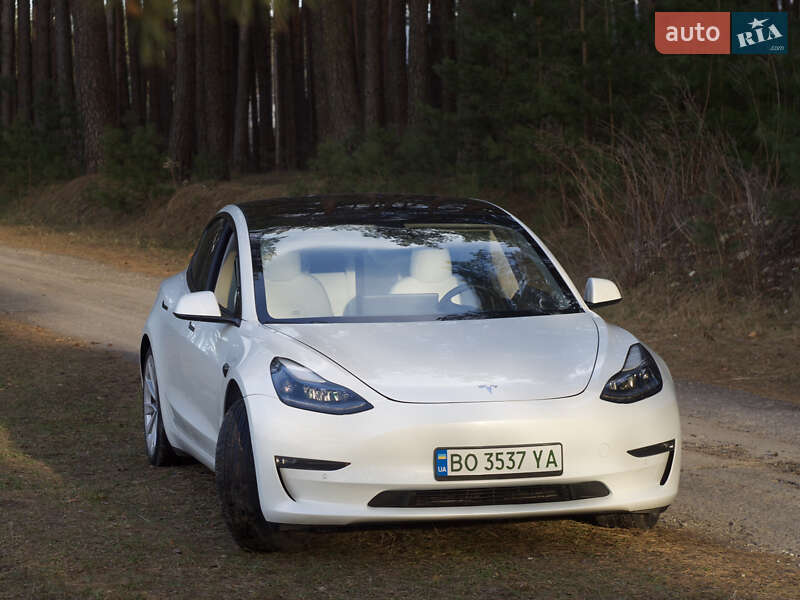 Седан Tesla Model 3 2021 в Тернополе