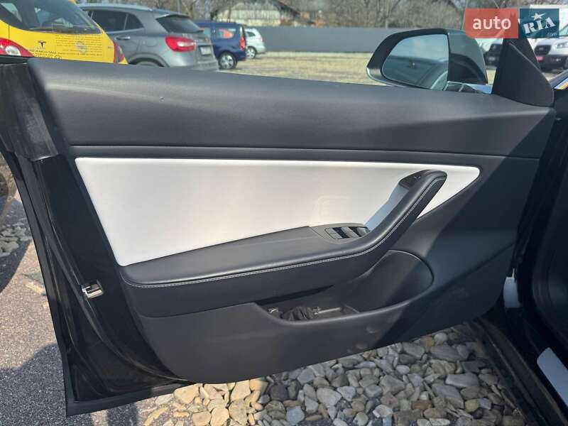 Седан Tesla Model 3 2018 в Самборі