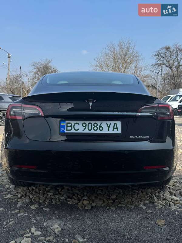 Седан Tesla Model 3 2018 в Самборі