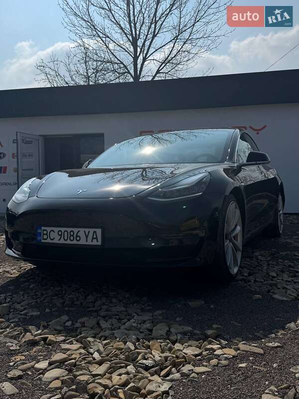 Седан Tesla Model 3 2018 в Самборі