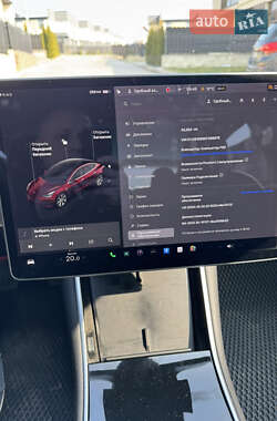Седан Tesla Model 3 2019 в 