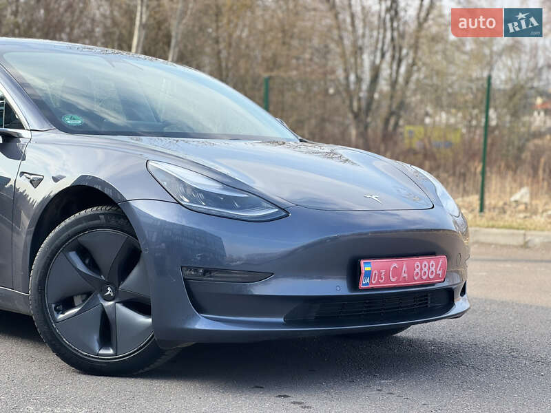 Седан Tesla Model 3 2019 в Рівному