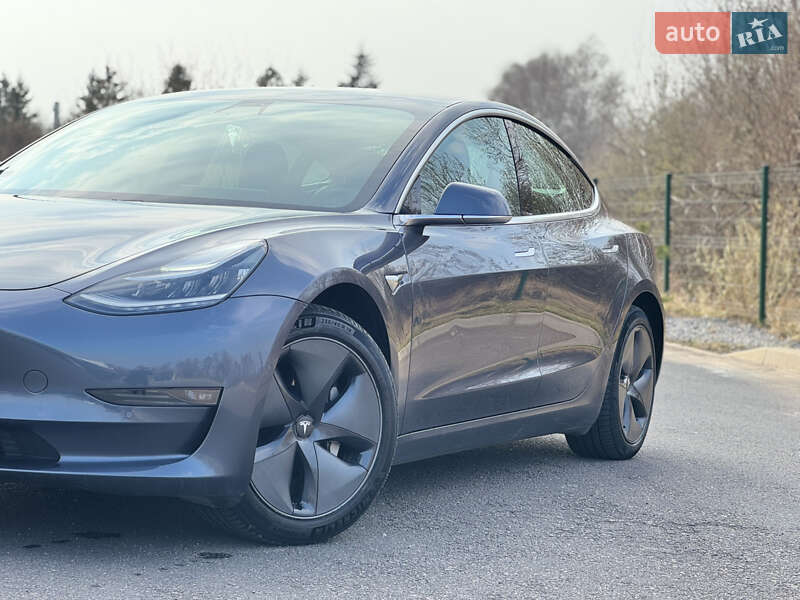 Седан Tesla Model 3 2019 в Рівному