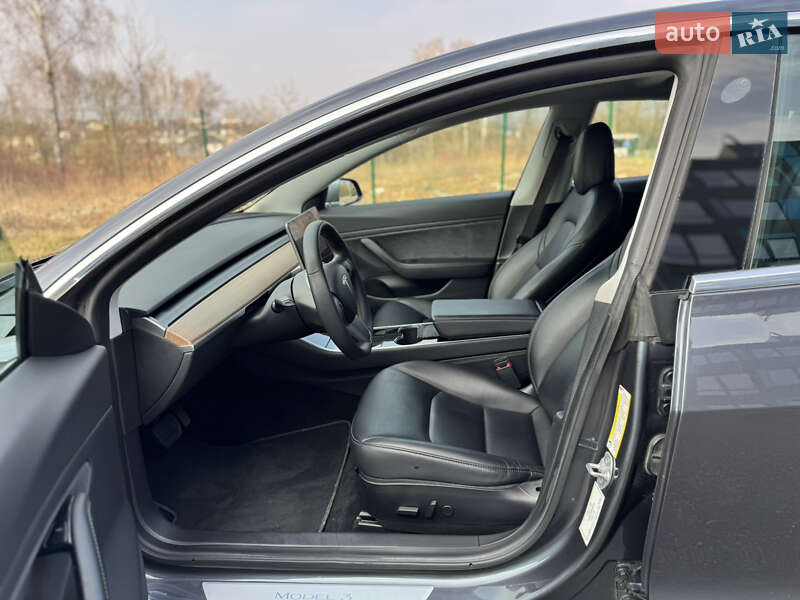 Седан Tesla Model 3 2019 в Рівному