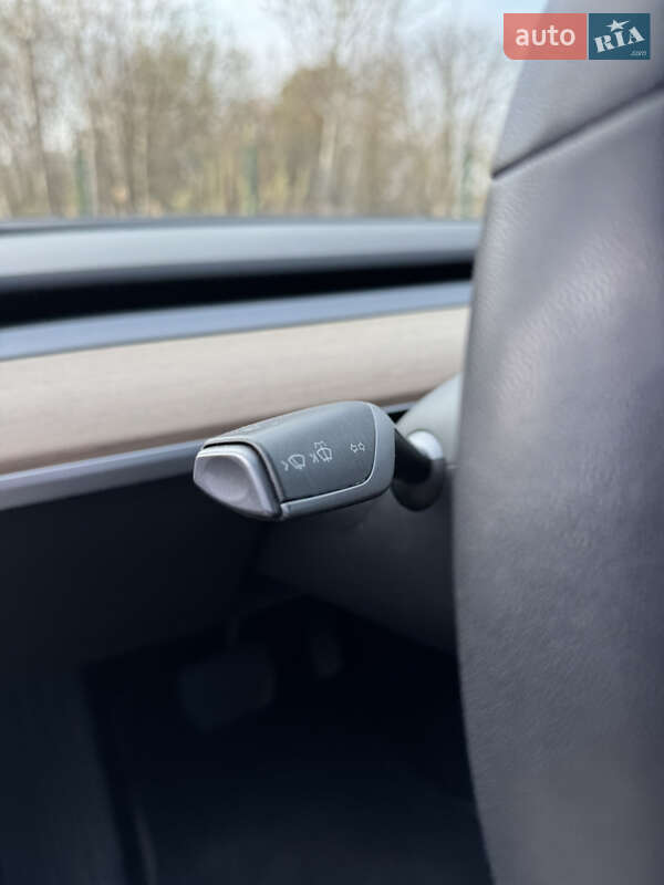 Седан Tesla Model 3 2019 в Рівному