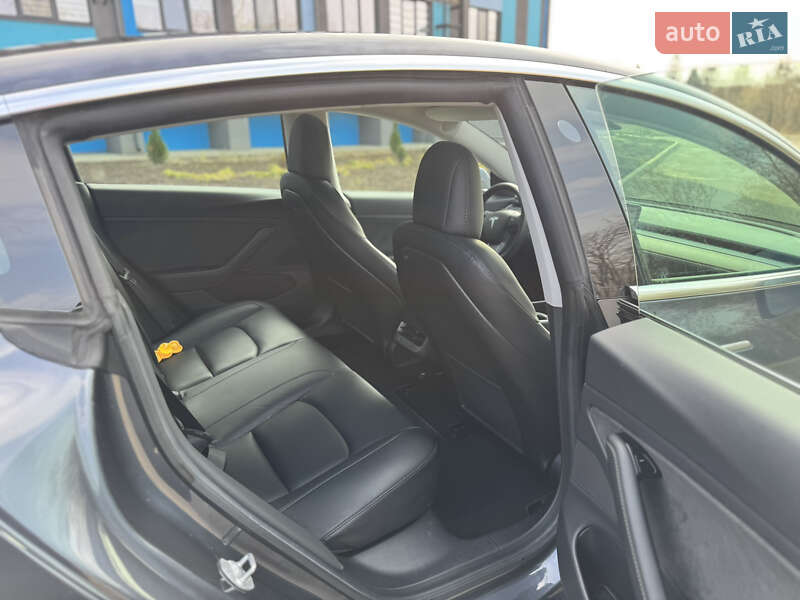 Седан Tesla Model 3 2019 в Рівному
