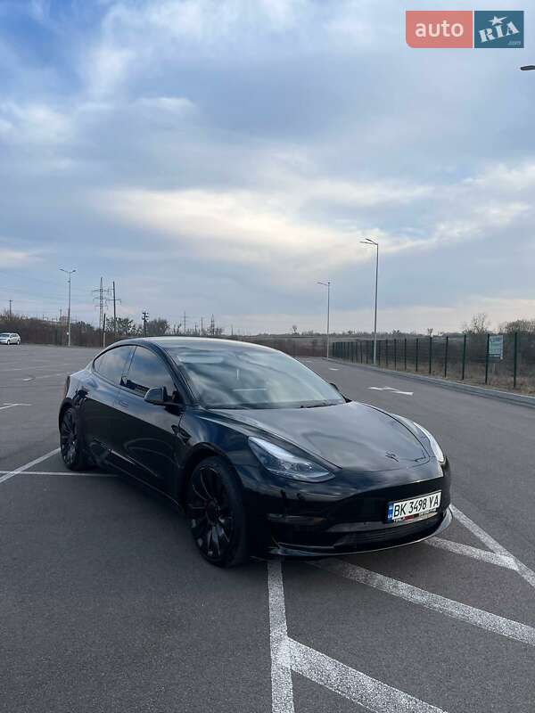 Седан Tesla Model 3 2022 в Рівному