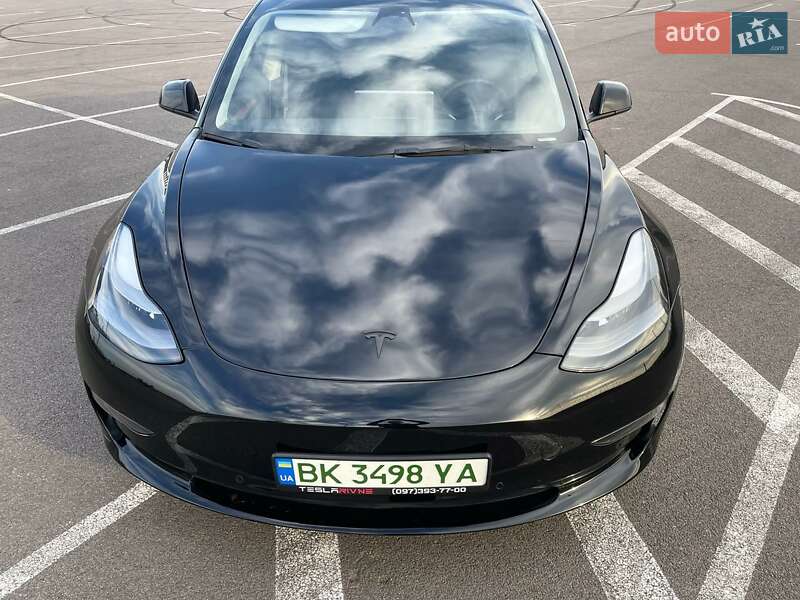 Седан Tesla Model 3 2022 в Рівному