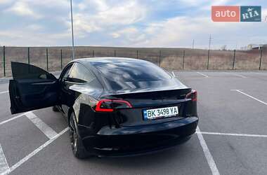Седан Tesla Model 3 2022 в Ровно