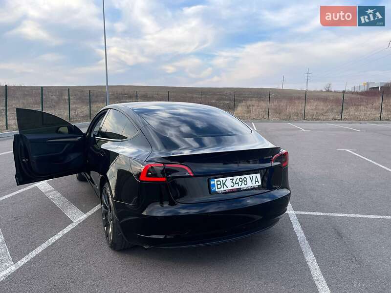 Седан Tesla Model 3 2022 в Рівному