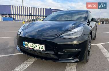 Седан Tesla Model 3 2022 в Рівному