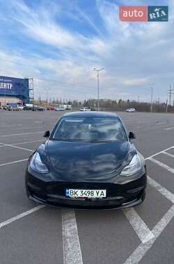 Седан Tesla Model 3 2022 в Ровно