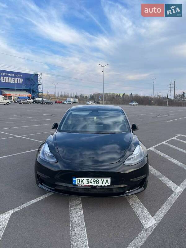 Седан Tesla Model 3 2022 в Рівному