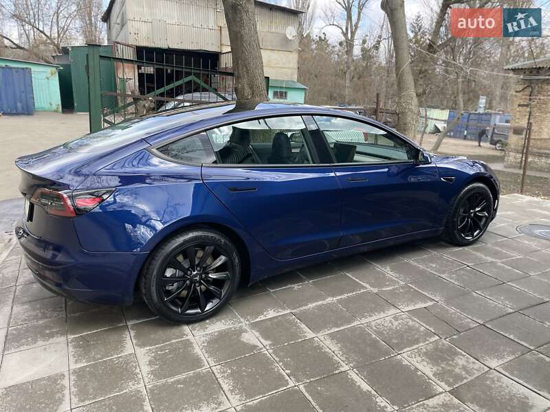 Седан Tesla Model 3 2023 в Киеве