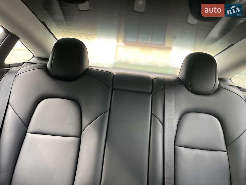 Седан Tesla Model 3 2023 в Киеве