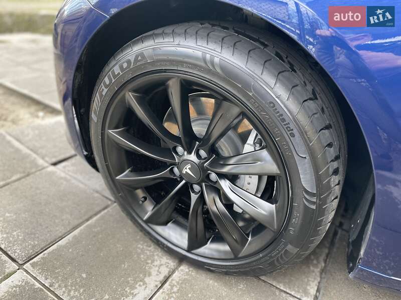 Седан Tesla Model 3 2023 в Киеве