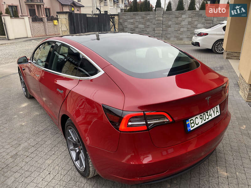 Седан Tesla Model 3 2019 в Самборе