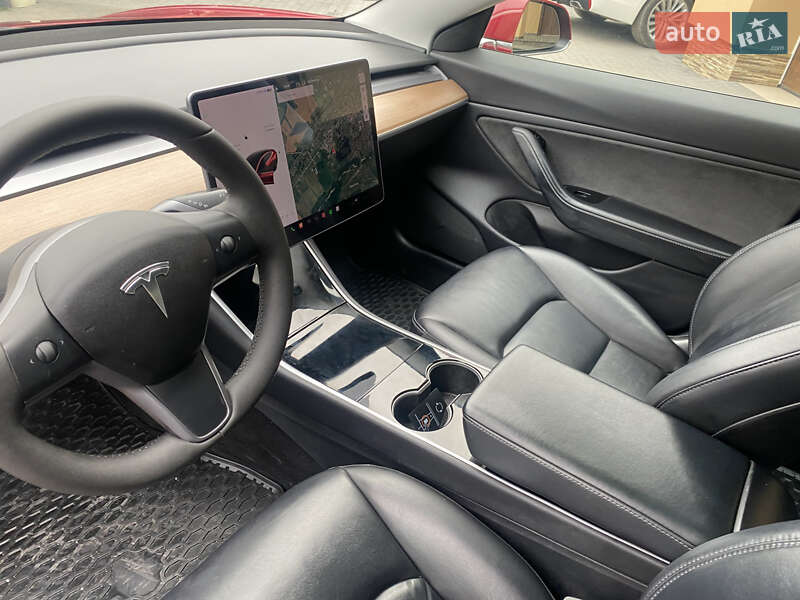 Седан Tesla Model 3 2019 в Самборе