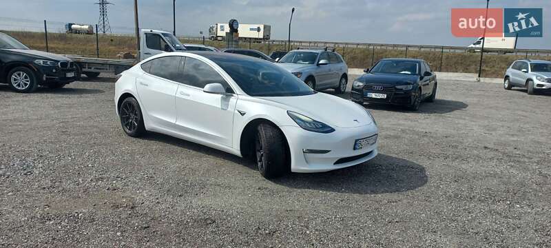 Седан Tesla Model 3 2018 в Николаеве