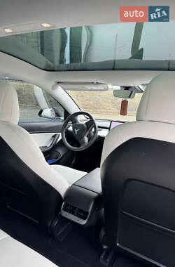 Седан Tesla Model 3 2020 в 