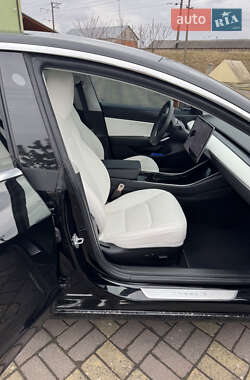 Седан Tesla Model 3 2020 в 