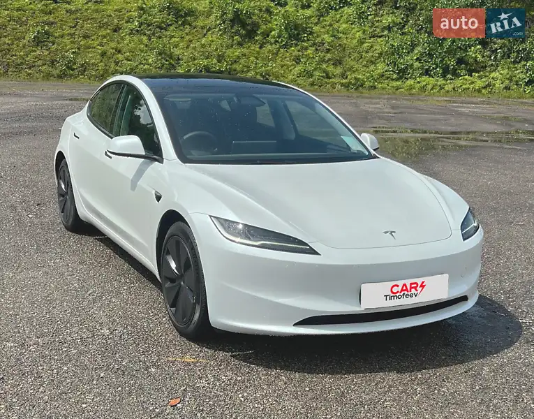 Седан Tesla Model 3 2024 в 