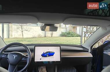 Седан Tesla Model 3 2023 в 