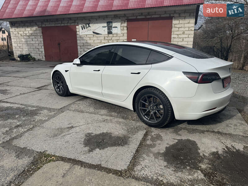 Седан Tesla Model 3 2021 в Шепетовке