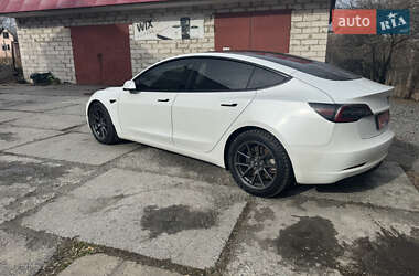 Седан Tesla Model 3 2021 в 