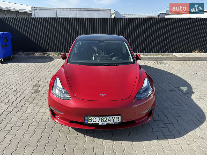 Седан Tesla Model 3 2022 в Львове