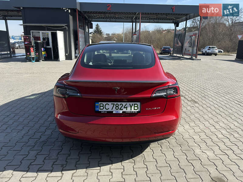 Седан Tesla Model 3 2022 в Львове