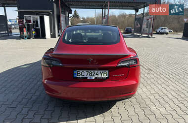 Седан Tesla Model 3 2022 в 