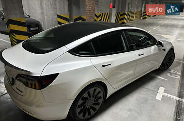 Седан Tesla Model 3 2021 в Киеве