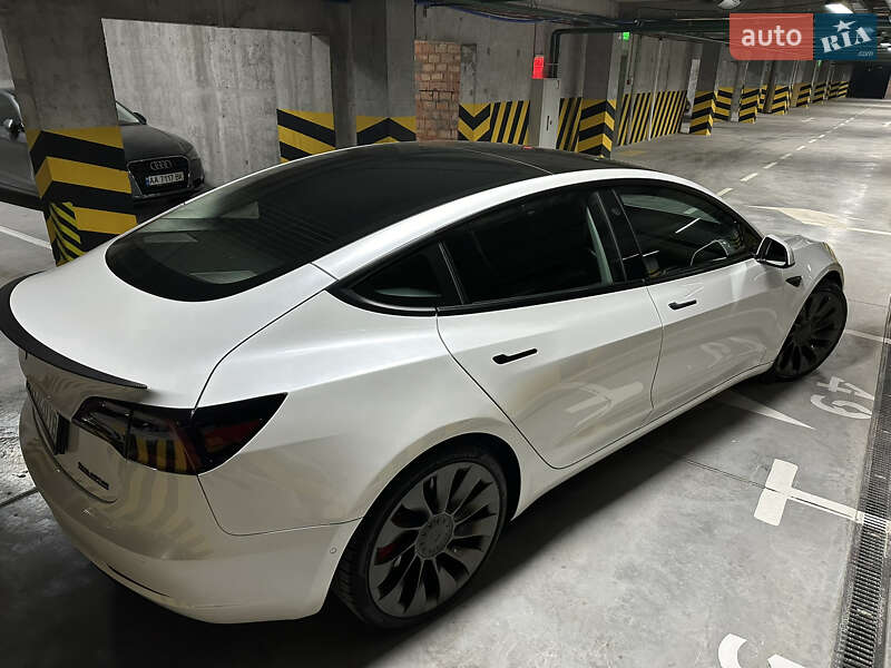 Седан Tesla Model 3 2021 в Києві